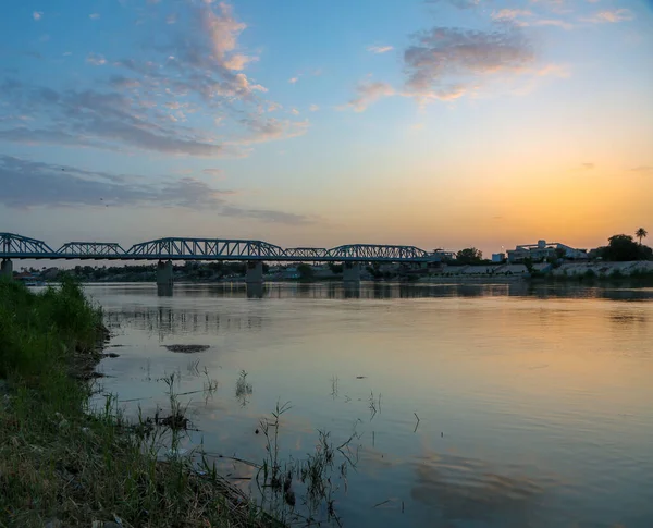 Foto Voor Tigris Rivier Bagdad Stad Irak Watervervuiling Door Restanten — Stockfoto