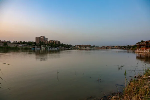 Foto Para Rio Tigre Cidade Bagdá Iraque Poluição Água Por — Fotografia de Stock