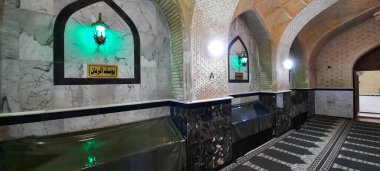  Peygamberimiz Ezekiel 'in mezarı, ya da peygamberin adıyla Kifl, Museviliğin peygamberlerinden biri, Bağdat' ın güneyindeki Hilla şehrinde ve Babil arkeolojisine yakın bir yerde yer almaktadır.