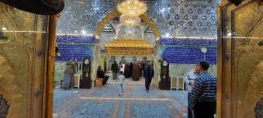  İmam el-Qasim türbesi için fotoğraf Babil 'deki Hilla şehri, tapınağı ve pek çok insanı ziyaret etti..