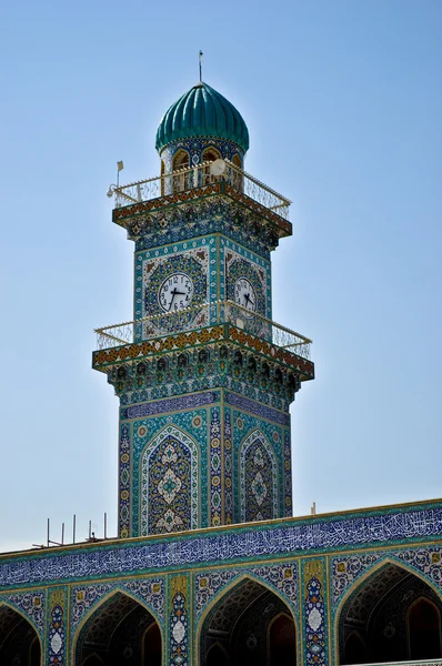 Маяк годинникової вежі в мечеті Аль-Kadhimiya — стокове фото