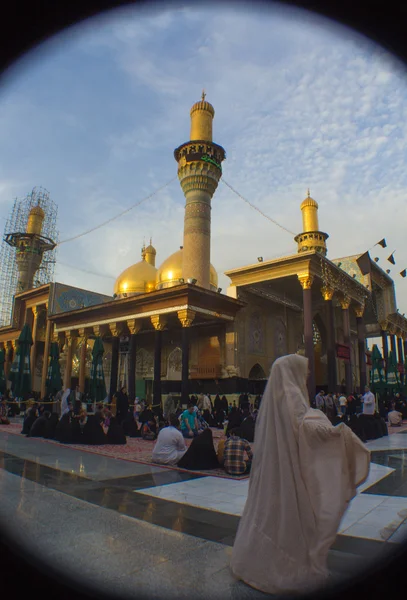 Shrine Муси імама Аль Kadhim — стокове фото