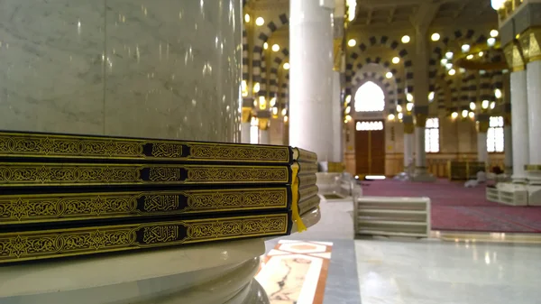 Racks for copies of the Koran — Stock Photo, Image