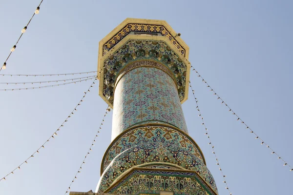 Minaret of The shrine of Fatima Almasomh — Stock Photo, Image