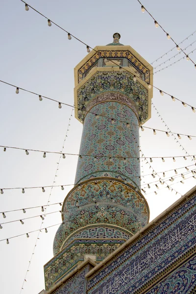 Minarett des Schreins von Fatima Almasomh — Stockfoto