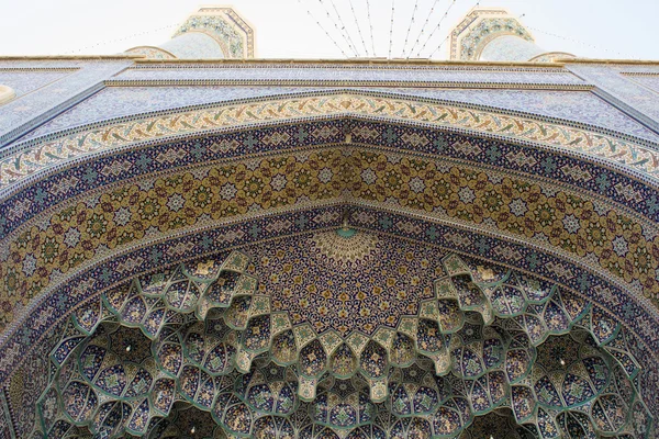 Dörren till shrine of Fatima Almasomh — Stockfoto