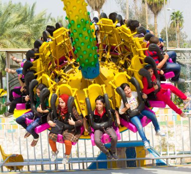 Iraklı çocuklar oynarken