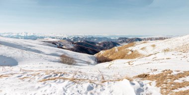 Gum-Bashi geçidi, Karachay-Cherkessia, karlı dağlar, kış