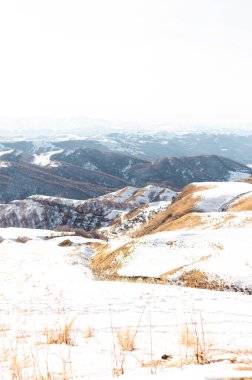 Gum-Bashi geçidi, Karachay-Cherkessia, karlı dağlar, kış