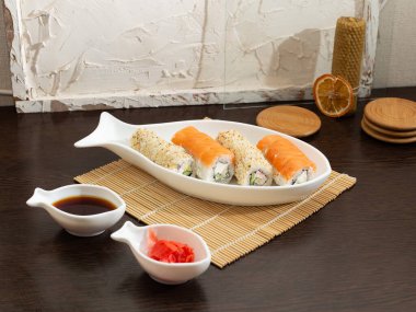 Wasabi ve zencefilli Philadelphia Rolls