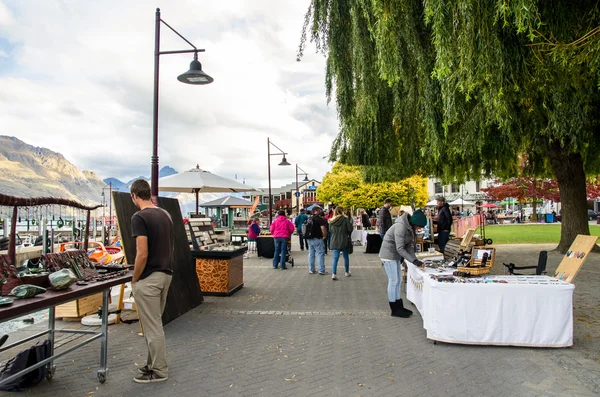 Creative Queenstown Arts and Crafts Markets which is located at the lake front at Earnslaw Park in Queenstown. — Stock Photo, Image