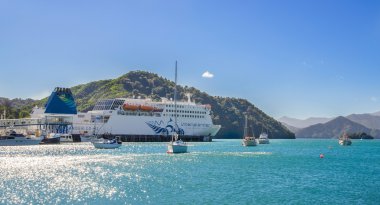 Interisander'ın Cook Boğazı feribot Yeni Zelanda Wellington Picton bağlantı noktası geldi.