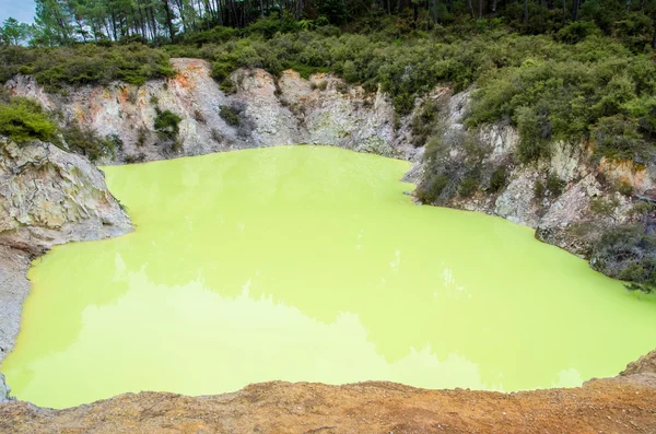 Wai-O-Tapu Thermal Wonderland que está localizado em Rotorua, Nova Zelândia . — Fotografia de Stock