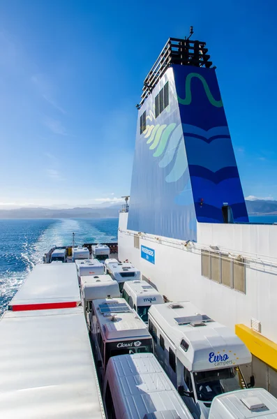 Campervans travelling from south island to north island in New Zealand through the Interisander's Cook Strait ferry. — Stock Photo, Image