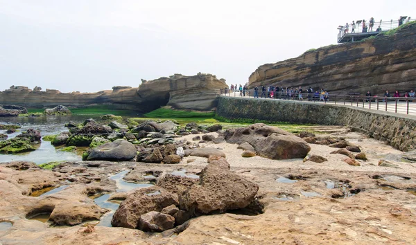 Natural landscape in Yehliu Geopark Taiwan people can seen walking and exploring around it. — Φωτογραφία Αρχείου