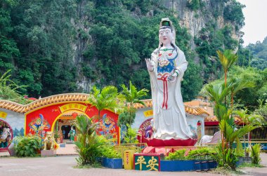 Ling Sen Tong mağara tapınakta bulunan guan Yin heykel Gurung Rapat alan ve bu bulunan tapınak hemen yanında ana (Jalan Gopeng yolu).