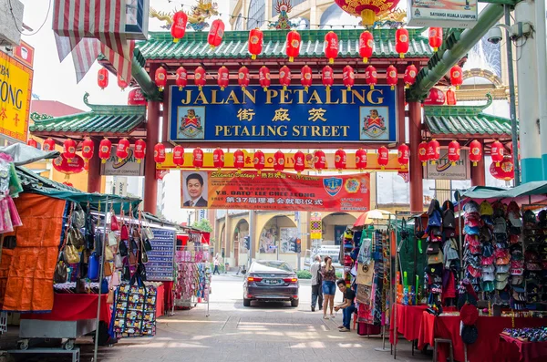 Petaling Street is a china town which is located in Kuala Lumpur,Malaysia.It usually crowded with locals as well as tourists. — 图库照片