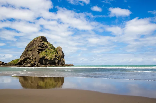 Plage de Piha, Nouvelle-Zélande . — Photo