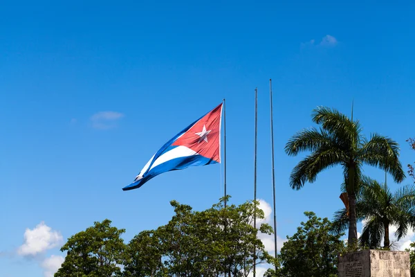 Santa Clara, Cuba - 27 Haziran 2014: Küba Ulusal bayrak anıt yeri Santa Clara'daki — Stok fotoğraf