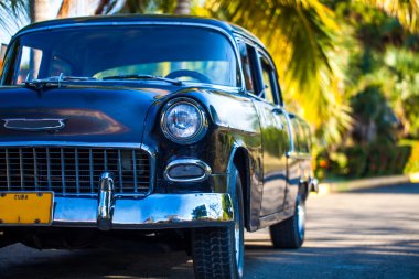 Havana - 17. Aralık 2012: Küba Havana'da sokakta'deki eski klasik otomobil