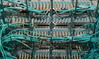 Bir veri merkezlerinde büyük Fiber optik Distribütör