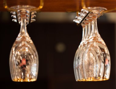 Bira gözlük dizilmiş