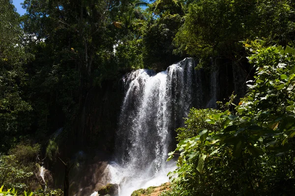 Cuba el nicho wasserfall auf dem land — Stockfoto