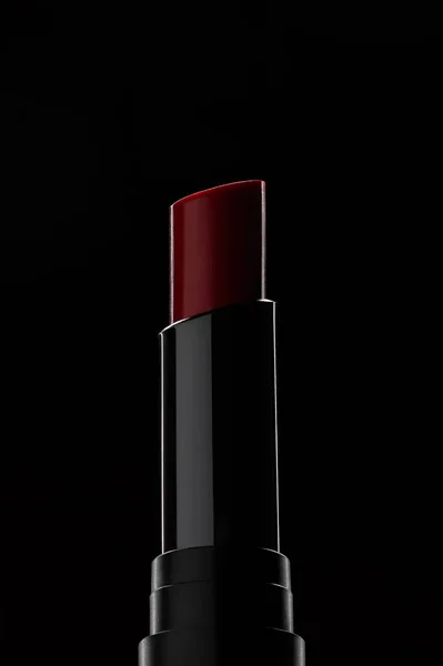 Close Batom Vermelho Com Sombra Fundo Preto Conceito Moderno Maquilhagem — Fotografia de Stock