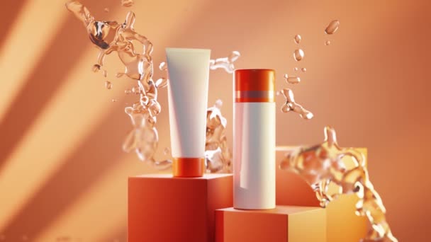 Bouteilles de crème solaire sur le podium dans l'eau d'éclaboussure, protection UV. Lotion de soin de la peau, crème cosmétique de beauté, tube blanc maquillé sur fond orange animation 3D, présentation de la publicité produit sur scène au soleil. — Video