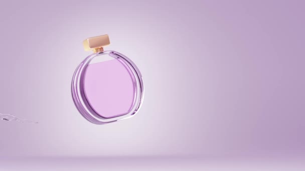 Perfumy z butelki kosmetycznej w rozpryskanej wodzie, realistyczna animacja 3D. Szklany okrągły pojemnik z różowym płynem dla kobiet odizolowanych na fioletowym tle. Produkt kosmetyczny ze złotym wieczkiem, puste opakowanie makieta — Wideo stockowe