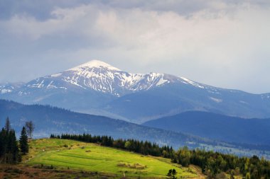 Kar en yüksek dağ manzaralı