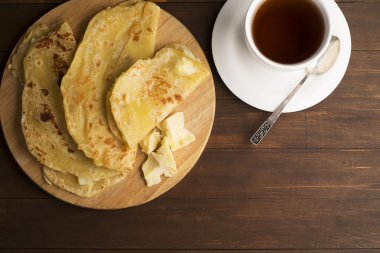 Vejetaryen tortilla patates ve tereyağı ile