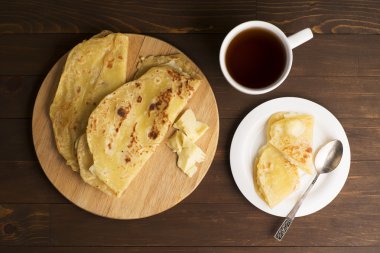 Vejetaryen tortilla patates ve tereyağı ile
