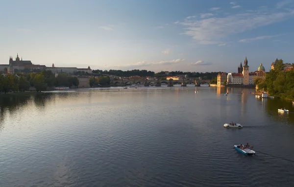 Тихий літній вечір на річці Влтава — стокове фото