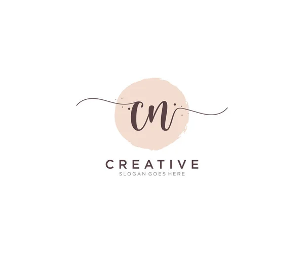 Feminine Logo Beauty Monogram Elegant Logo Design Handwriting Logo Initial — Stock Vector