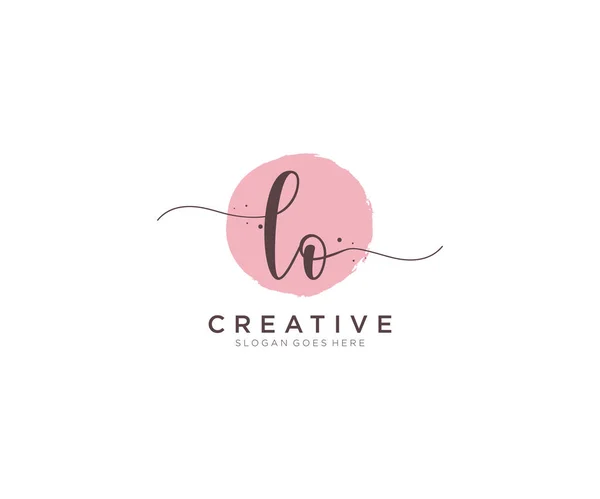 Feminine Logo Beauty Monogram Elegant Logo Design Handwriting Logo Initial — Vector de stock