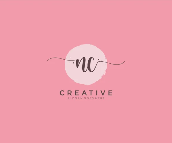 Feminine Logo Beauty Monogram Elegant Logo Design Handwriting Logo Initial — Vector de stock