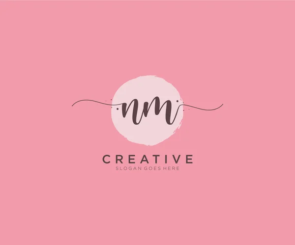 Feminine Logo Belleza Monograma Elegante Diseño Del Logotipo Logotipo Escritura — Vector de stock