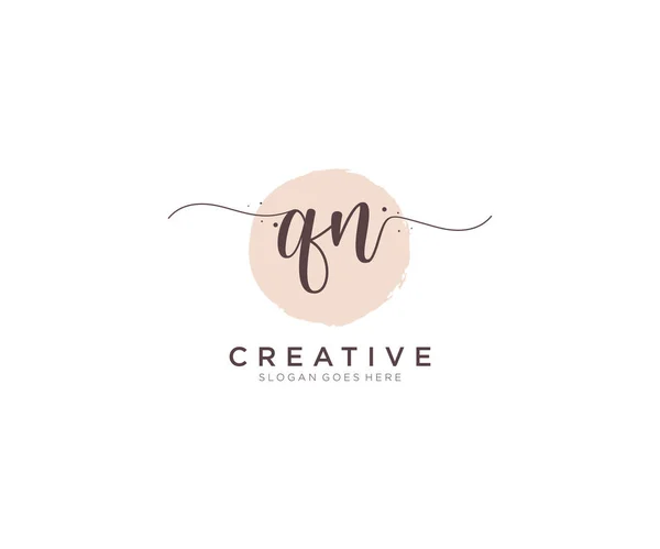 Feminine Logo Belleza Monograma Elegante Diseño Del Logotipo Logotipo Escritura — Vector de stock