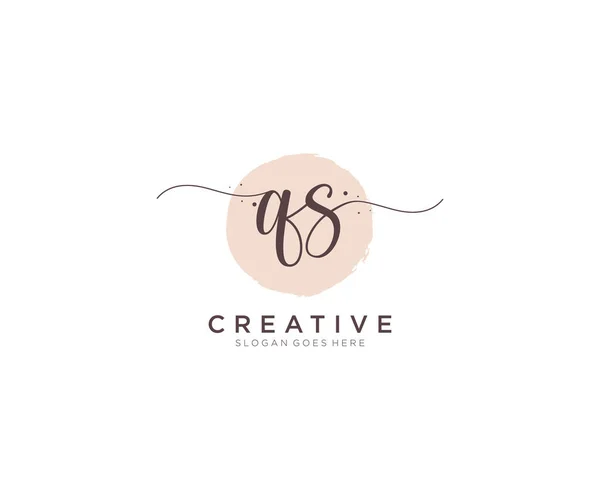 Qs女性のロゴの美しさのモノグラムとエレガントなロゴデザイン 創造的なテンプレートと初期の署名 結婚式 ファッション 花や植物の手書きのロゴ — ストックベクタ