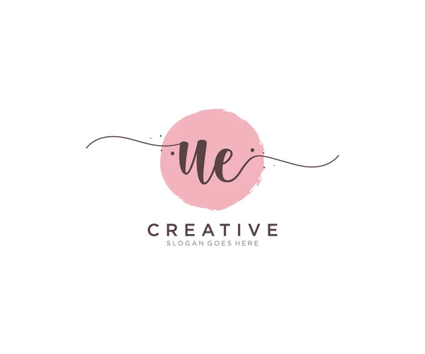 Feminine Logo Beauty Monogram Elegant Logo Design Handwriting Logo Initial — Vector de stock