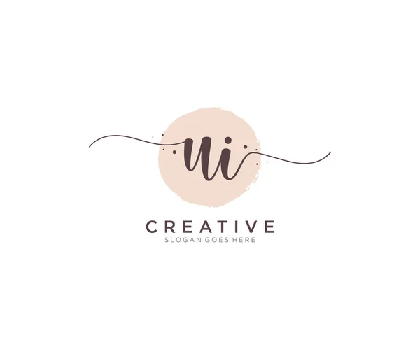 Feminine Logo Beauty Monogram Elegant Logo Design Handwriting Logo Initial — Vector de stock