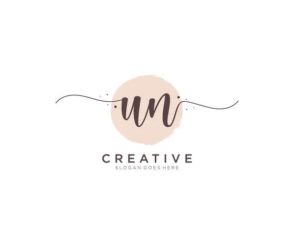 Feminine Logo Skönhet Monogram Och Elegant Logotyp Design Handstil Logotyp — Stock vektor