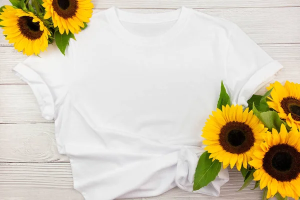 Witte Womens Katoen Shirt Mockup Met Zonnebloemen Witte Houten Achtergrond — Stockfoto