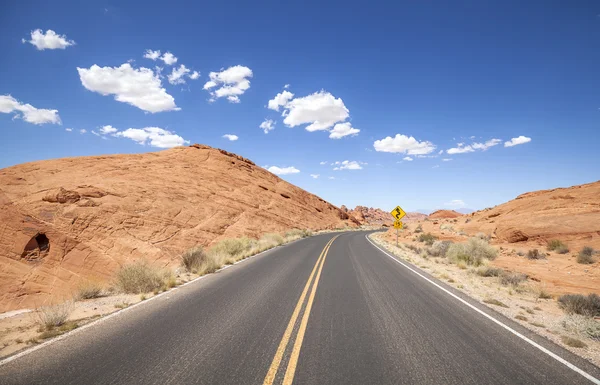 Immagine di una strada panoramica nel deserto, Stati Uniti d'America — Foto Stock
