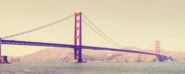 Old film retro stylized Golden Gate Bridge in San Francisco, USA — Stock Photo, Image