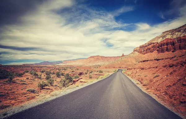 Vintage stylized picture of a desert road, USA — Stock Photo, Image