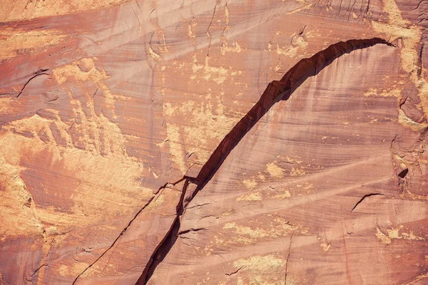 Red cracked rock background or texture. — Stock Photo, Image