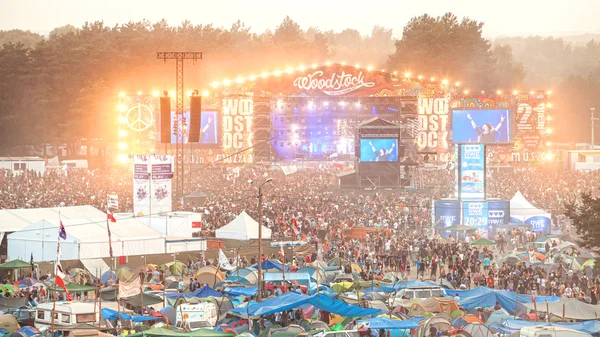 Evening concert on main stage and tents at the 21th Woodstock Festival Poland (Przystanek Woodstock). — Stock Photo, Image