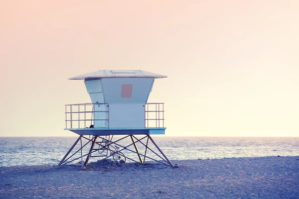 Rose quartz and serenity color toned picture of a lifeguard towe — Stock Photo, Image
